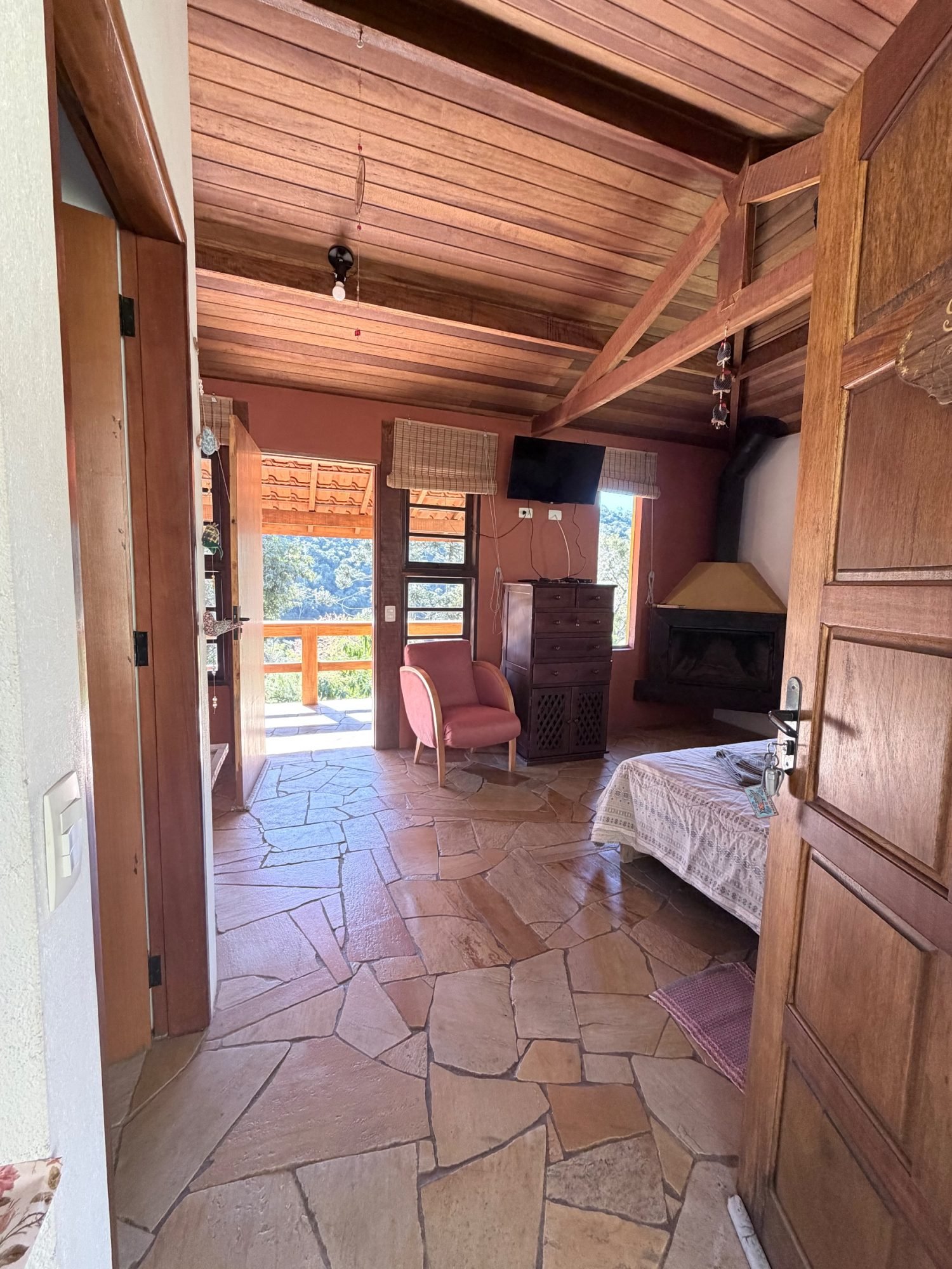 Sítio de 34.600 m² com casa de 2 suítes, chalés e ribeirão — Gonçalves — foto 15