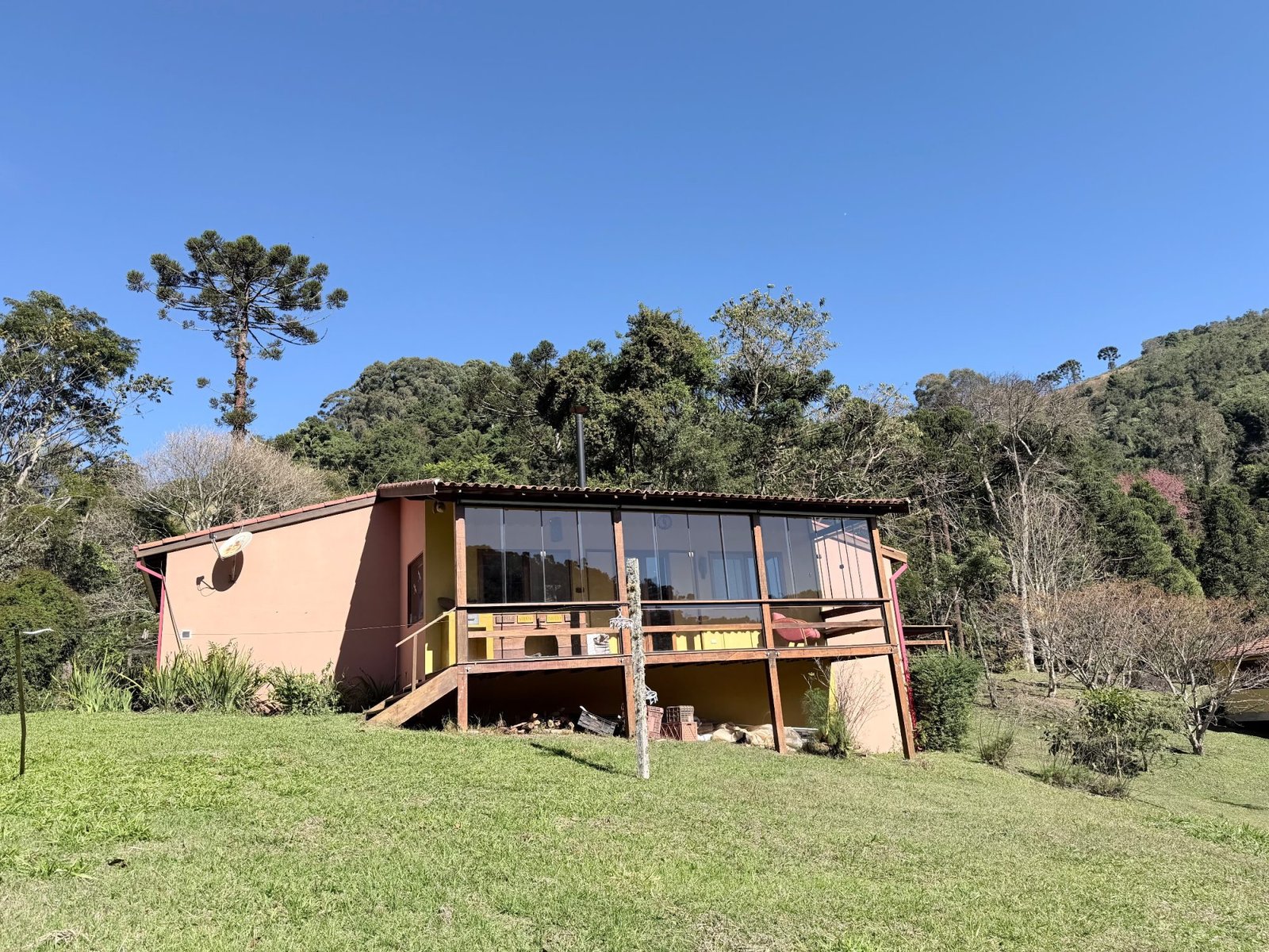 Sítio de 34.600 m² com casa de 2 suítes, chalés e ribeirão — Gonçalves — foto 4