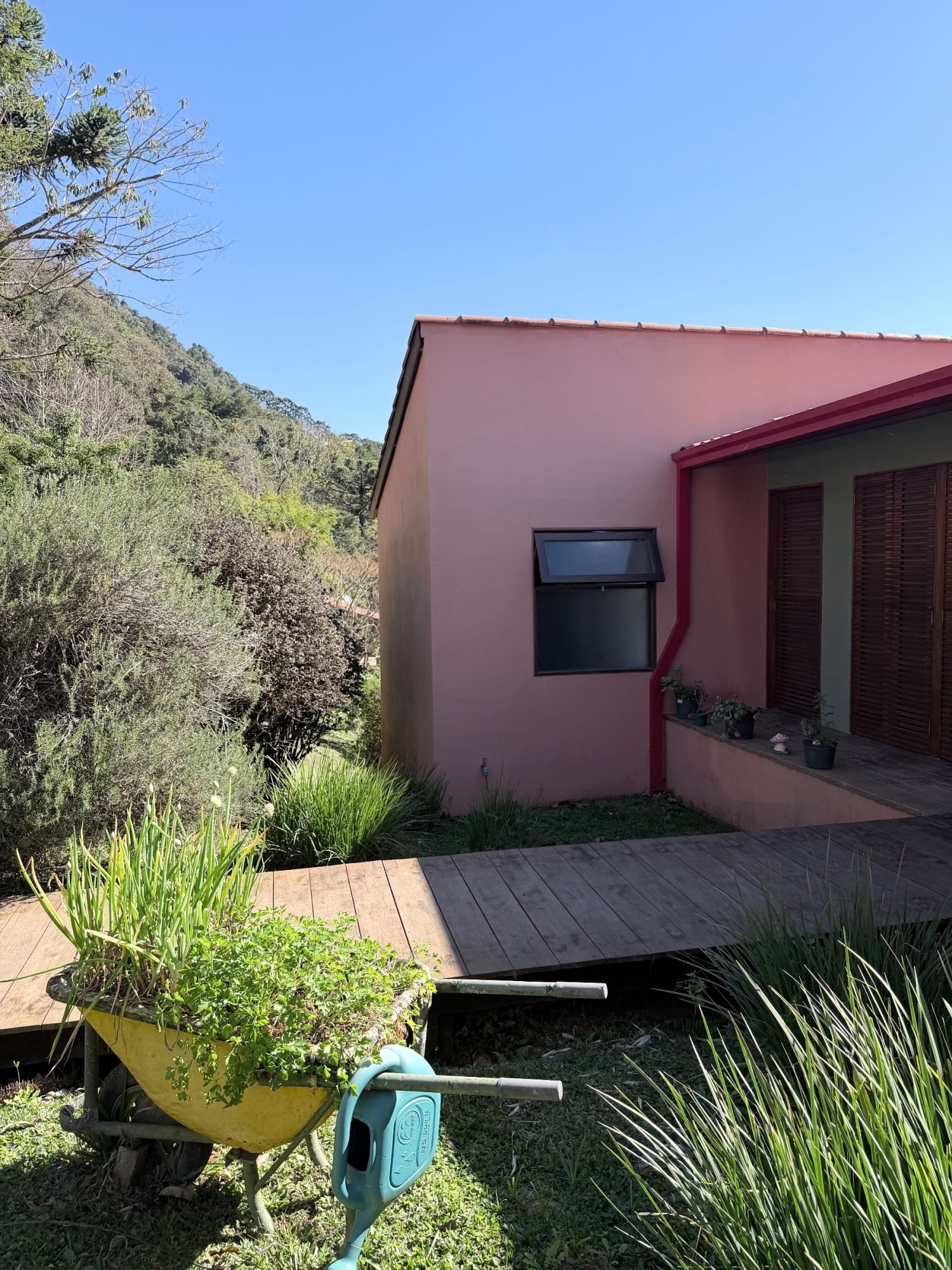 Sítio de 34.600 m² com casa de 2 suítes, chalés e ribeirão — Gonçalves — foto 1